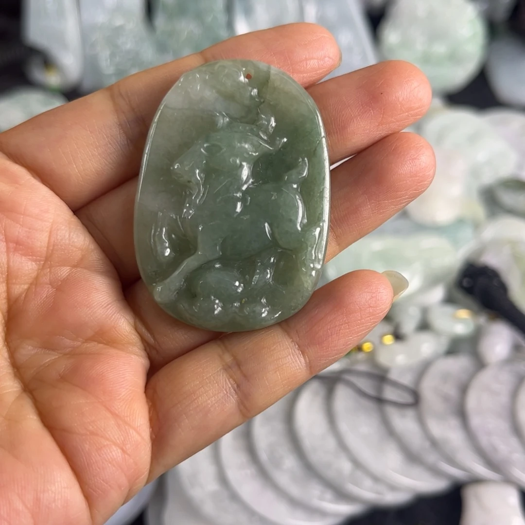 翡翠未镶嵌吊坠(不含链)瑕疵