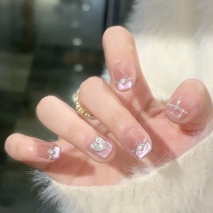 【恋爱信号】三仟手工穿戴甲 法式猫眼爱心拼钻设计 千金气质美甲