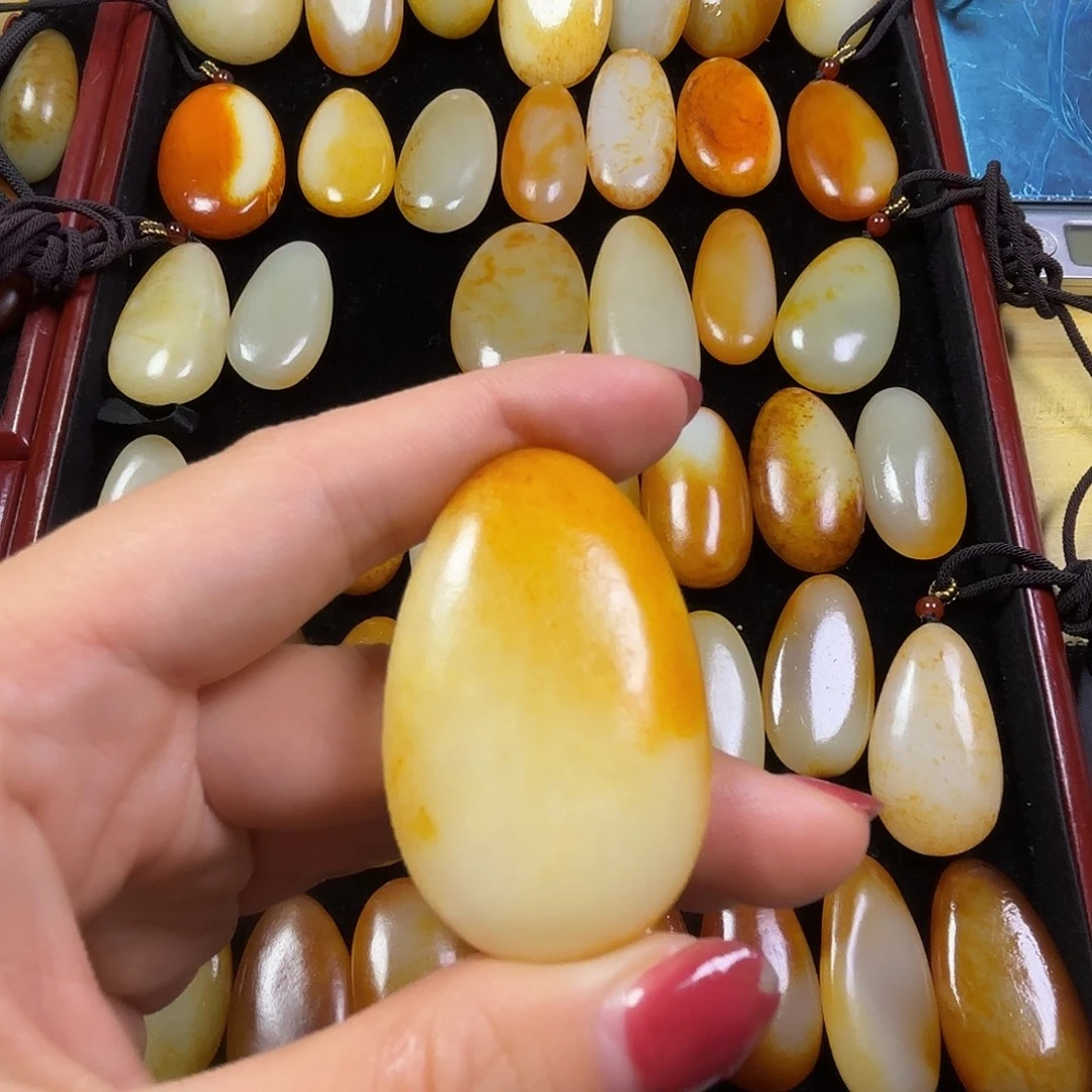 火***果和田玉未镶嵌颈饰