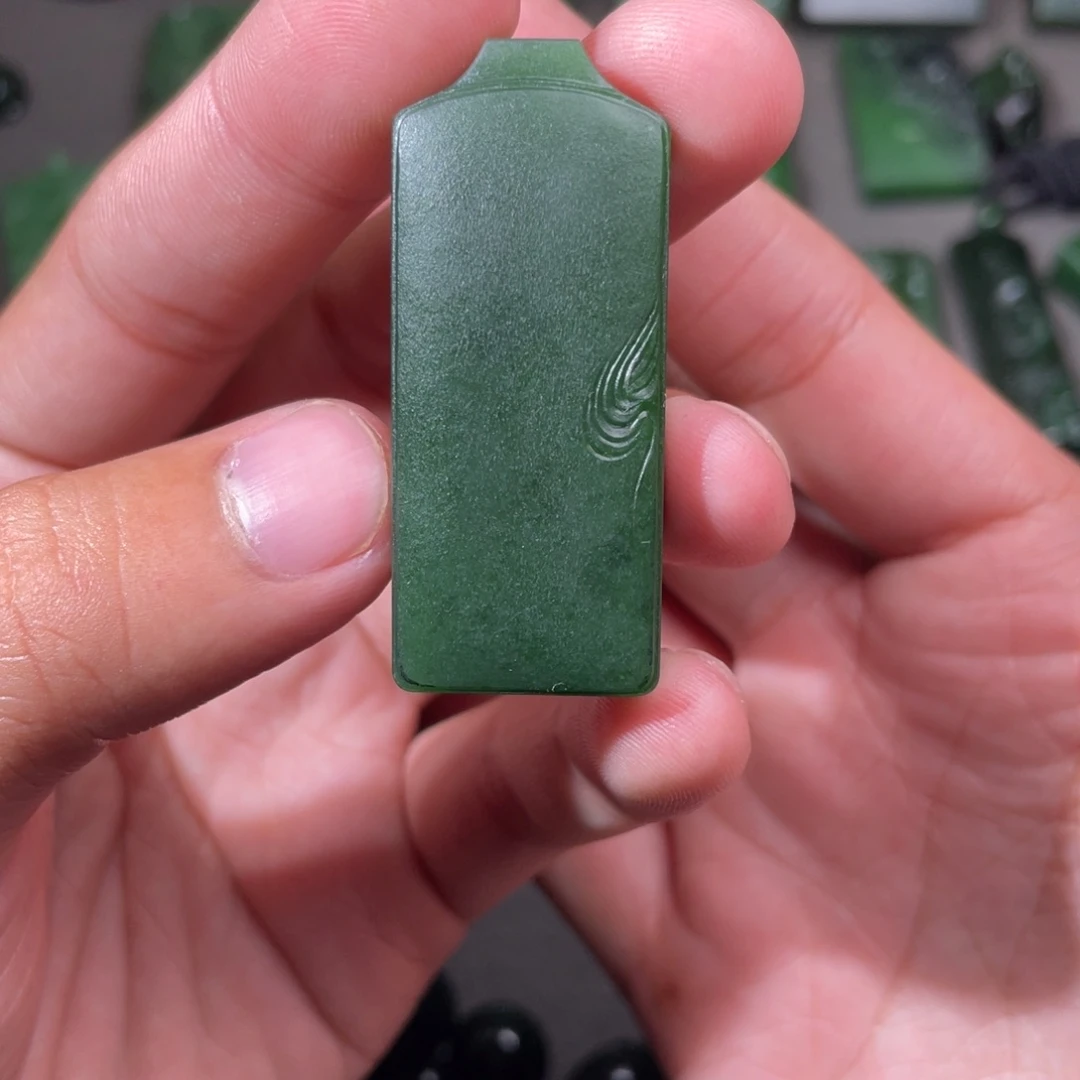 和田玉（碧玉）未镶嵌颈饰定制