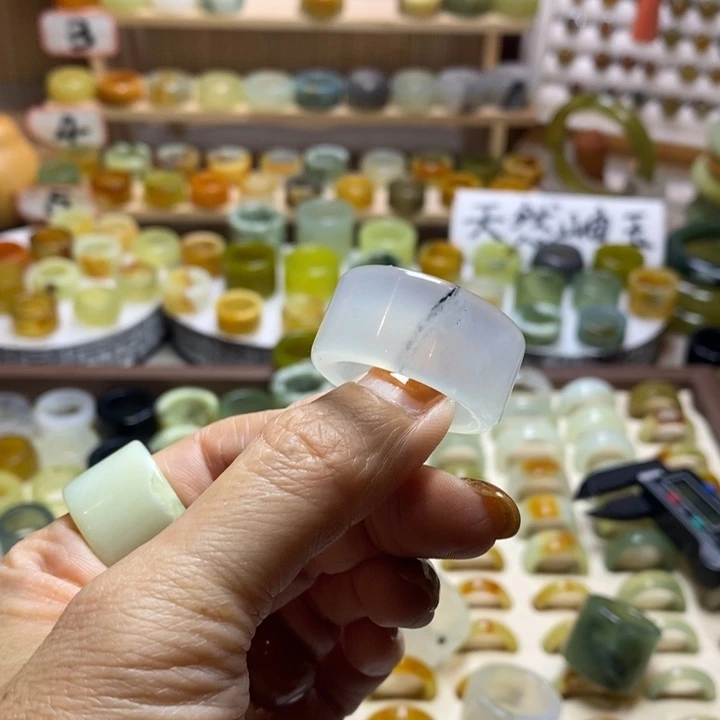 蜡***9岫玉未镶嵌戒指岫玉精品指环