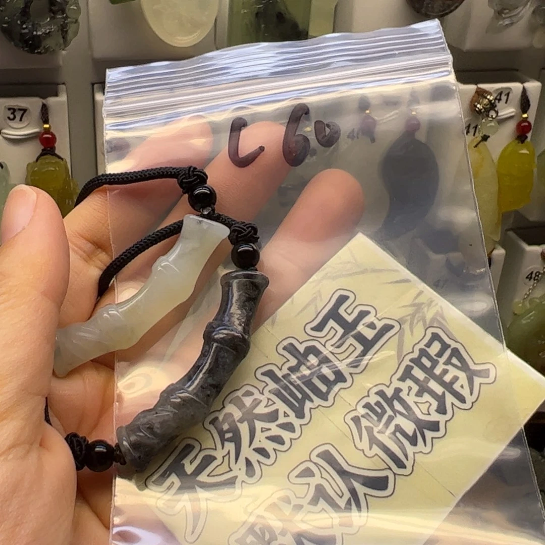 蛇纹石玉未镶嵌颈饰辻*
