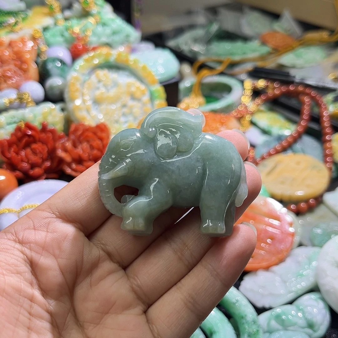 翡翠未镶嵌颈饰待编织