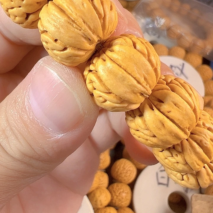 手串桃核9个齐纽扣边肚同尺
