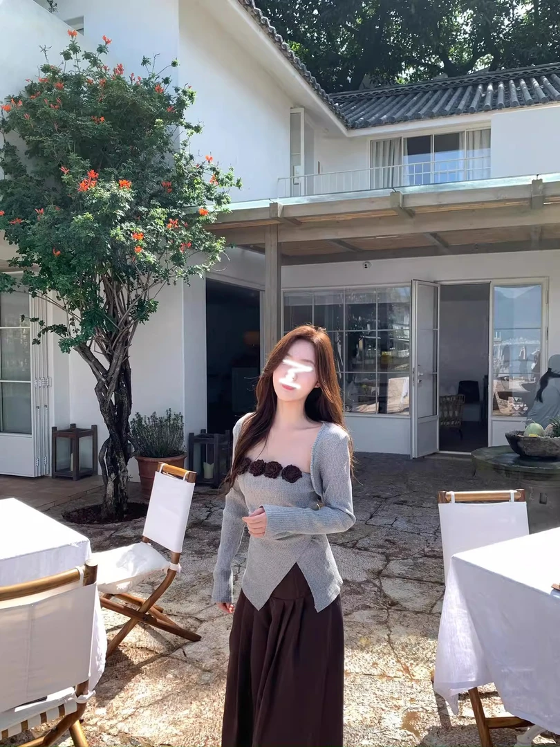 法式辣妹纯欲氛围感套装花朵抹胸针织开衫上衣女秋季半身裙两件套