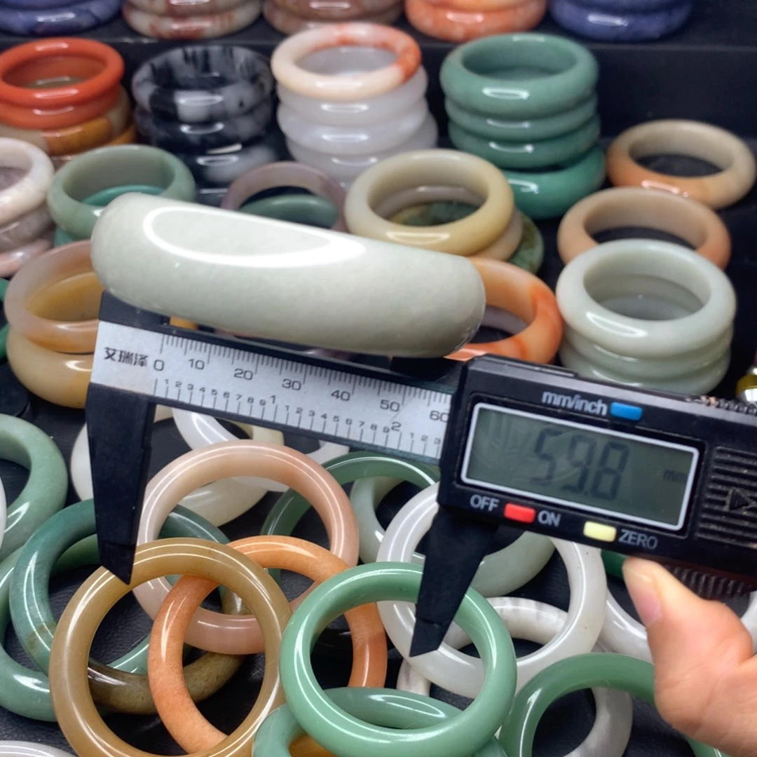 石英质玉未镶嵌手镯