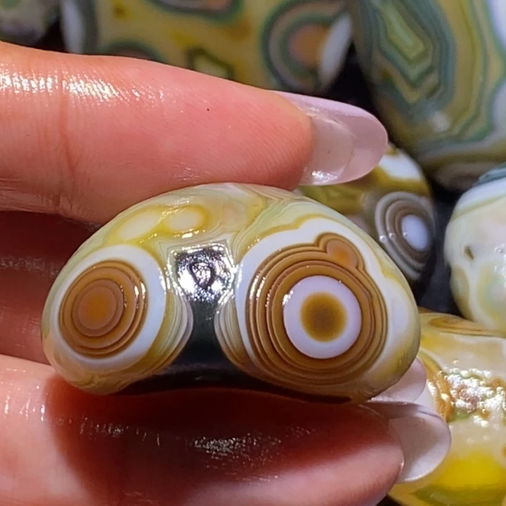 已***衷玛瑙/玉髓未镶嵌珠宝奇石