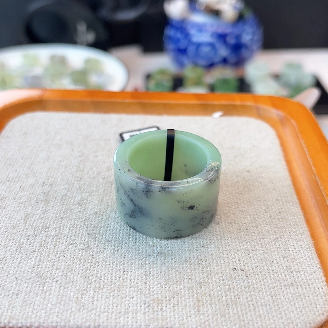 未镶嵌戒指和田玉c28 苹果绿飘青花直切18.4