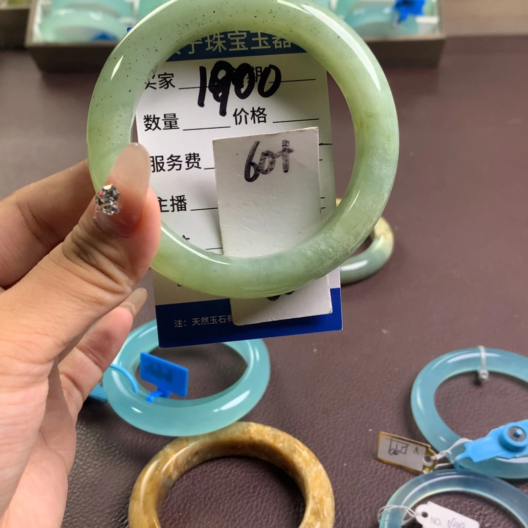 未镶嵌蛇纹石玉手镯1900