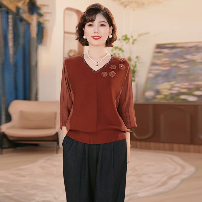 2025秋季妈妈装V领立体花朵七分袖针织衫中老年时尚洋气显瘦上衣