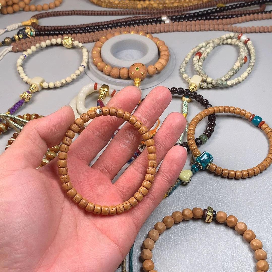 吊坠桃核。。。。。。。。。。。。。。