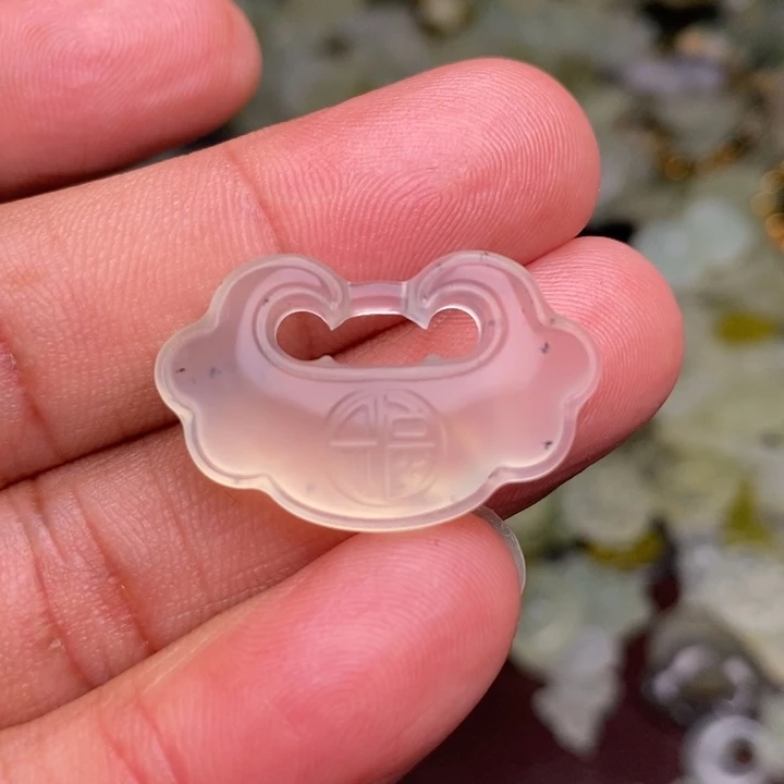 蛇纹石玉颈饰合金74