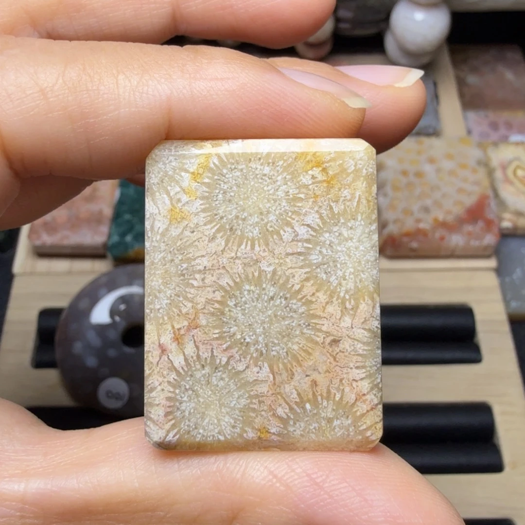 硅化玉未镶嵌黄粉大花，走灯花 可盘