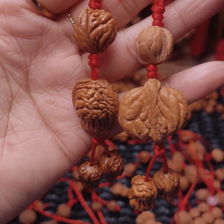 木质类龙纹桃枭挂件