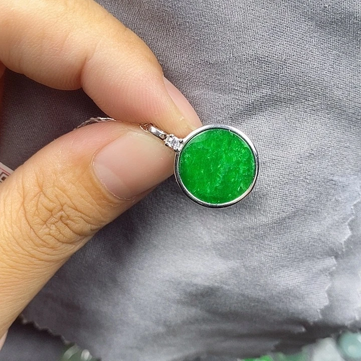 翡翠银S925镶嵌颈饰翡翠
