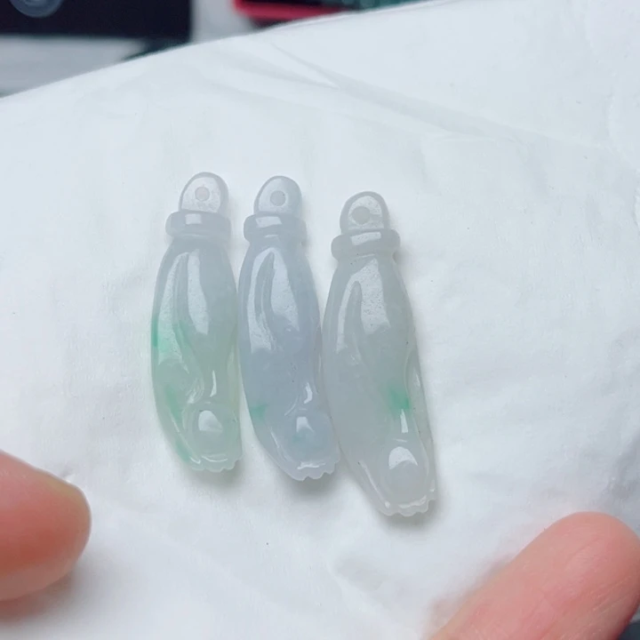 翡翠未镶嵌颈饰挂件