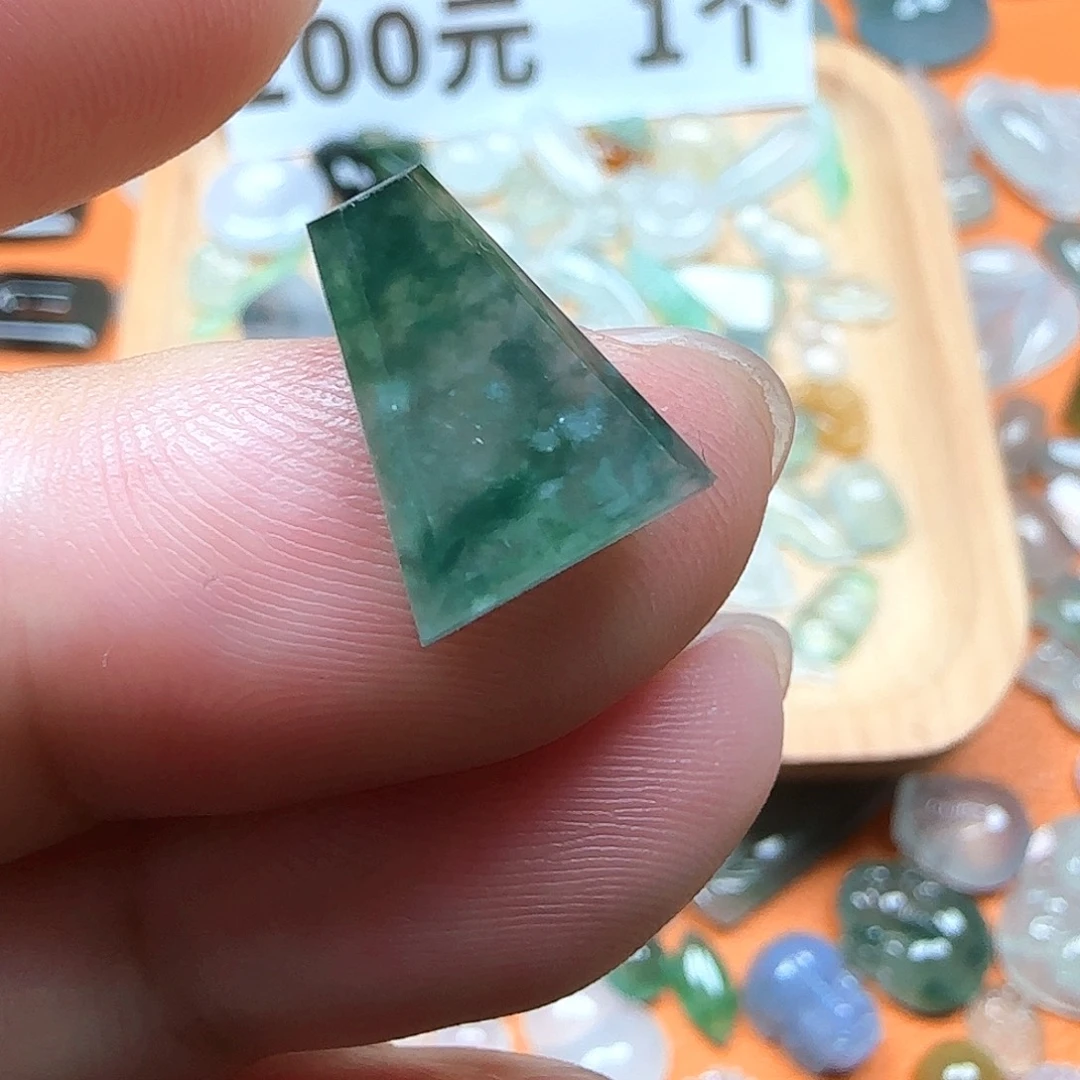 定制翡翠未镶嵌翡翠