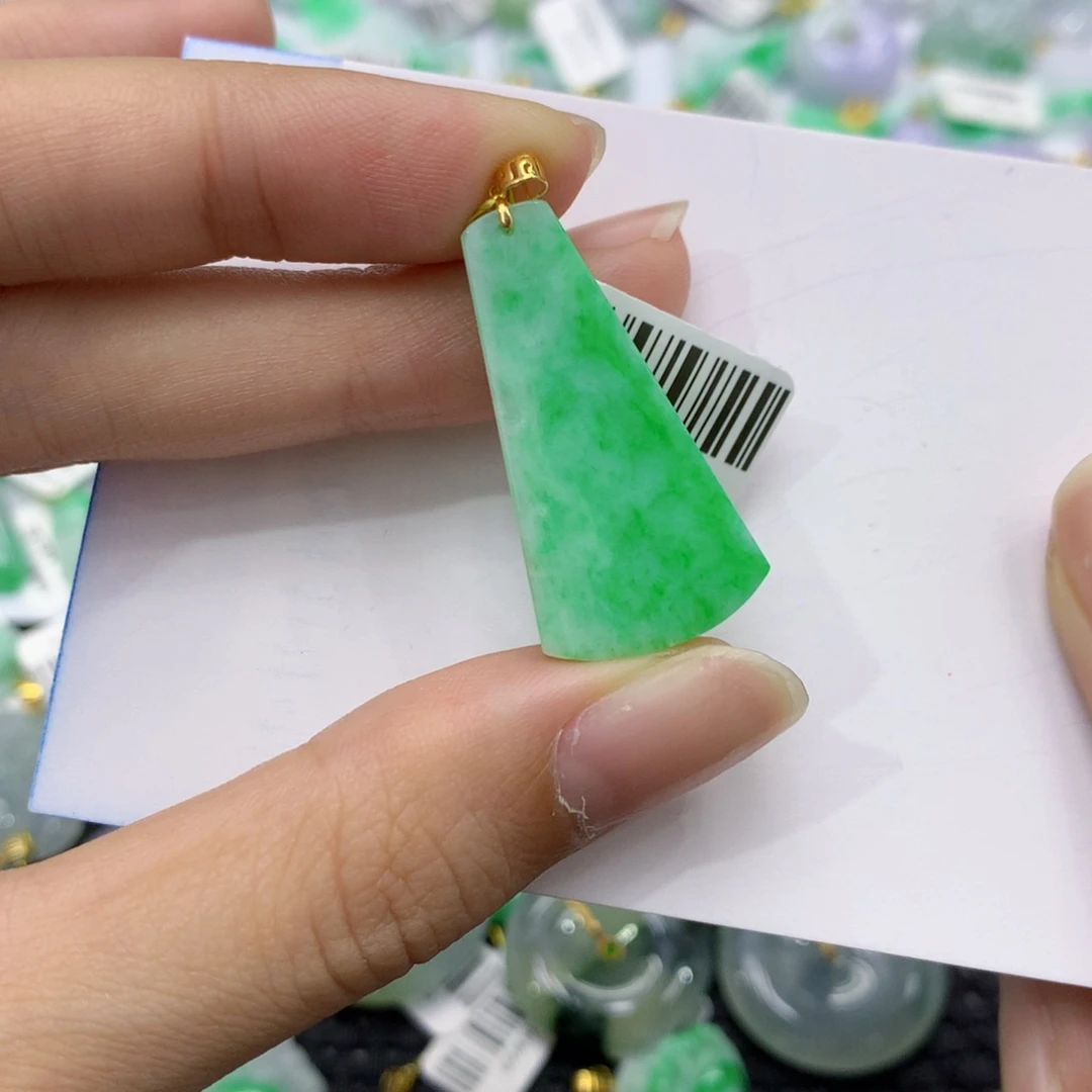 颈饰18K金镶嵌翡翠