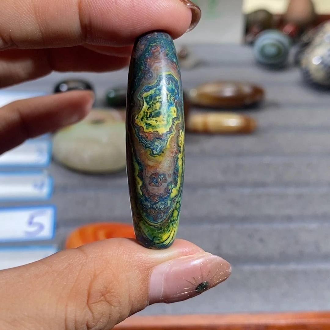 坐***时合金颈饰玛瑙/玉髓