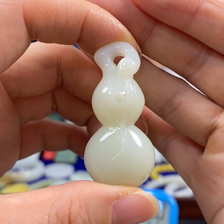 大***好和田玉未镶嵌颈饰