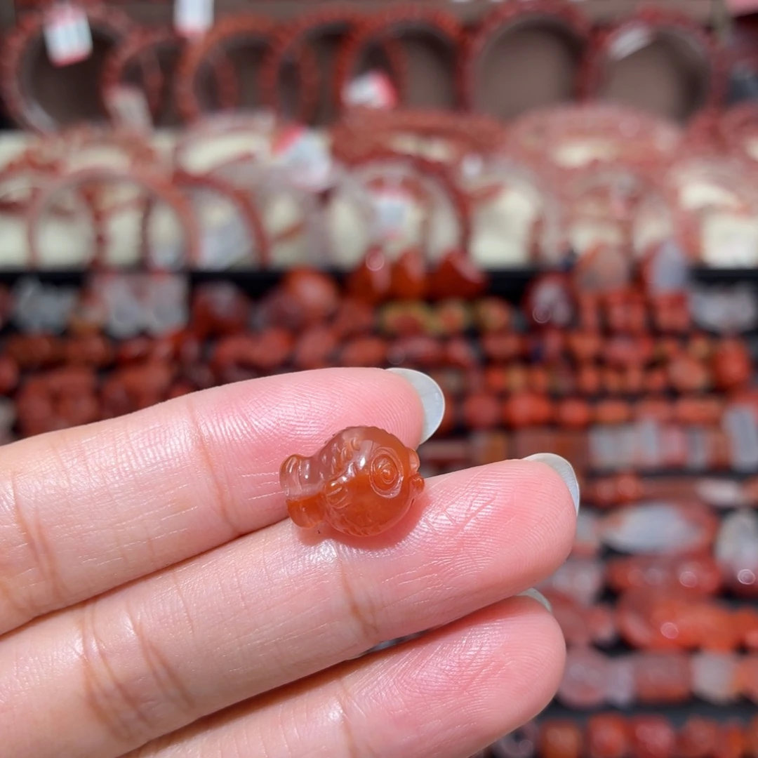 南红玛瑙未镶嵌吊坠(不含链)嘟嘟鱼