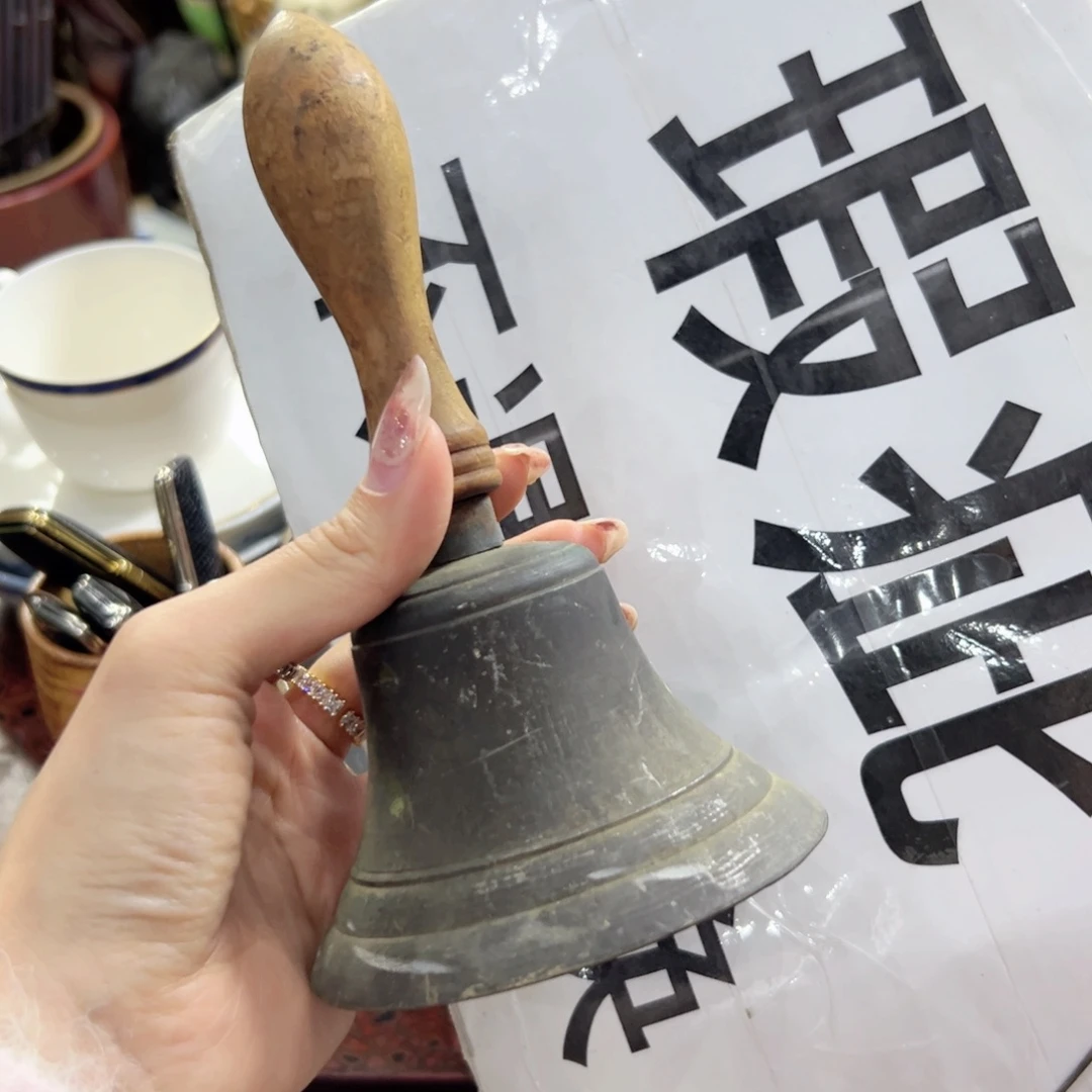 瓷片陶瓷和金属表面上产生