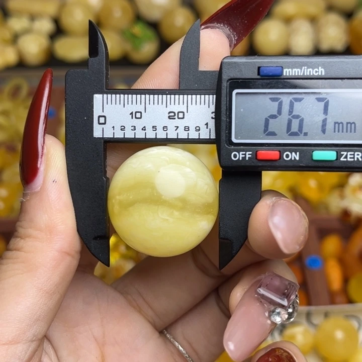 靖***！蜜蜡未镶嵌珠宝奇石满蜡白妖花圆珠微瑕