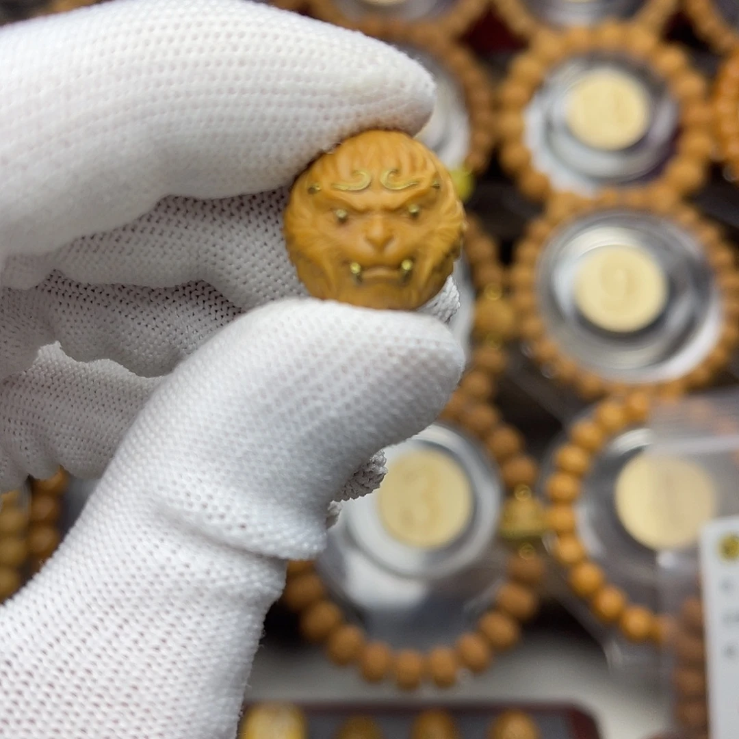 S***s猴头核桃手串镶嵌悟空