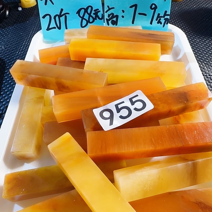 青田石印石新疆美人红石1.5正章，高度7-9公分，数量22个