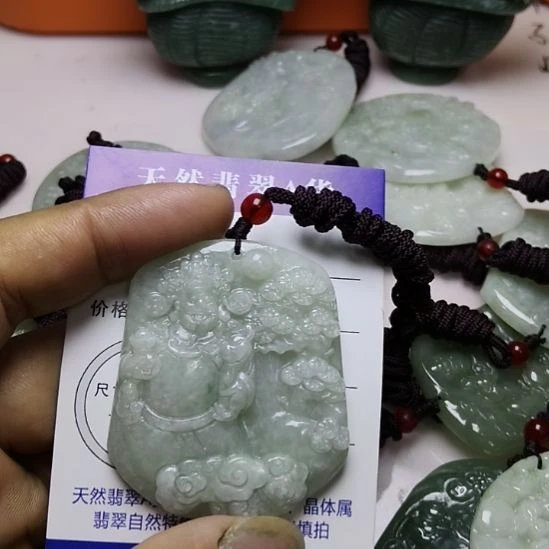 翡翠未镶嵌颈饰挂件