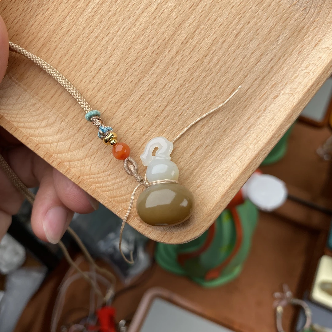 且末料糖白双色葫芦纯手工雕刻 细腻油润