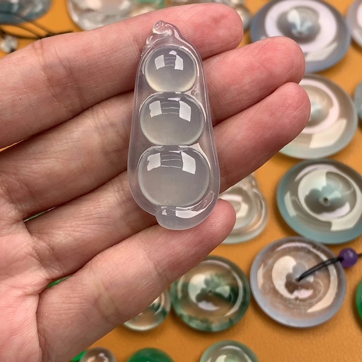 颈饰未镶嵌翡翠….