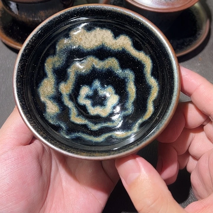 茶盏我在开会你忙什么啊