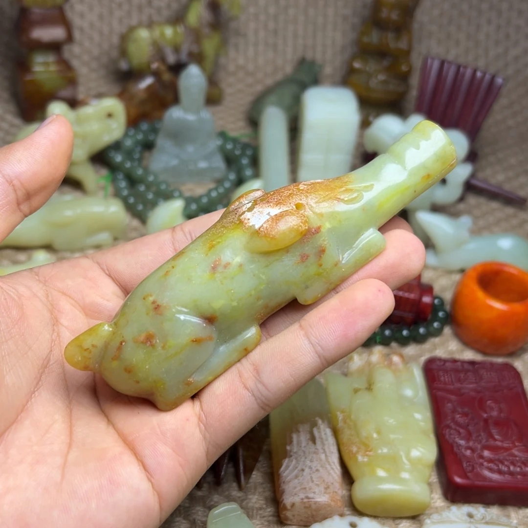 未镶嵌蛇纹石玉颈饰