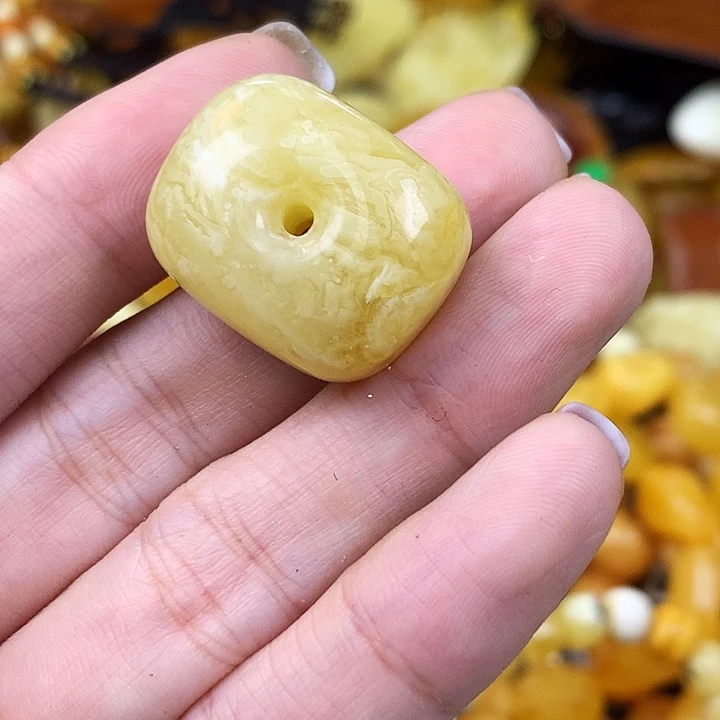 未镶嵌琥珀珠宝奇石