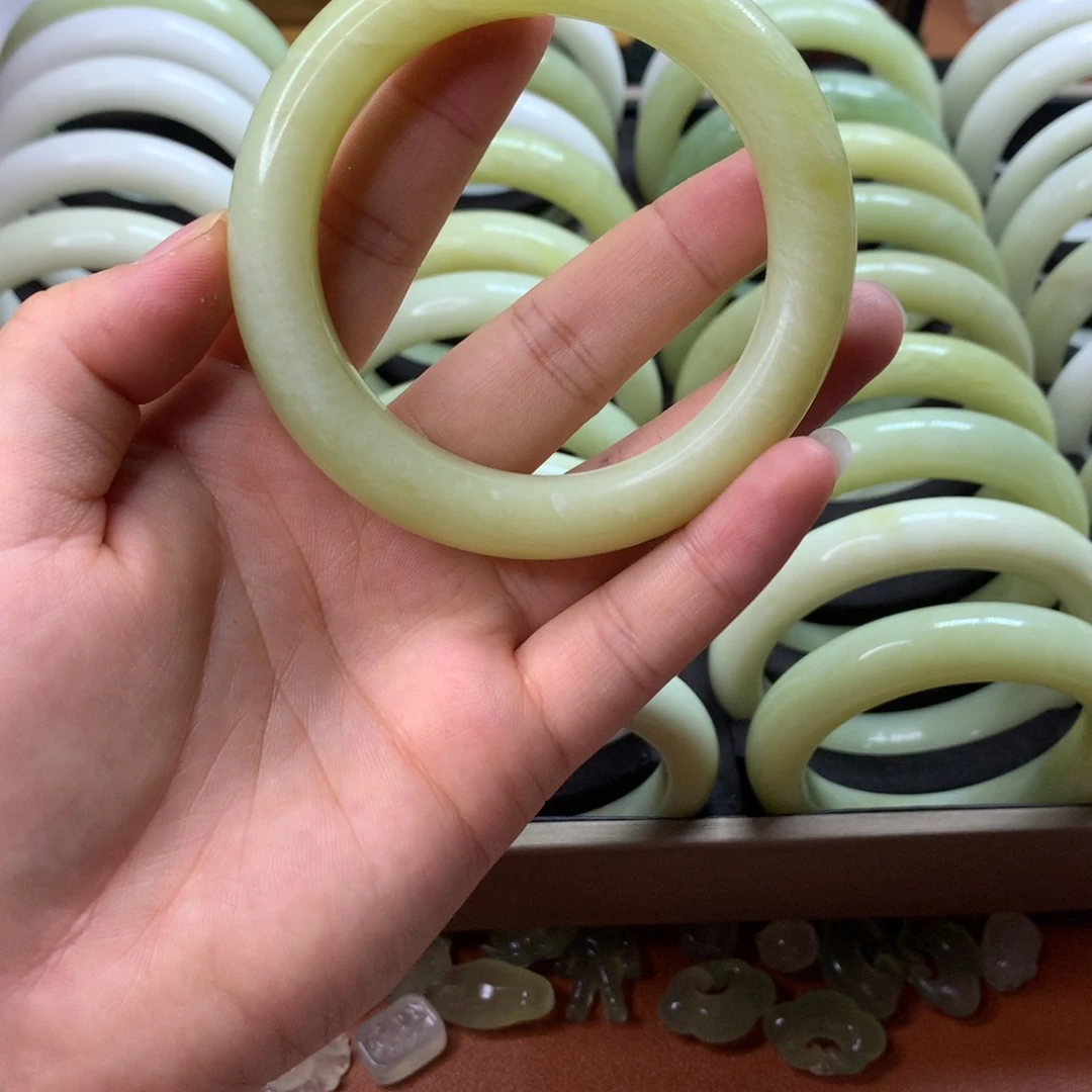 未镶嵌蛇纹石玉颈饰54.6