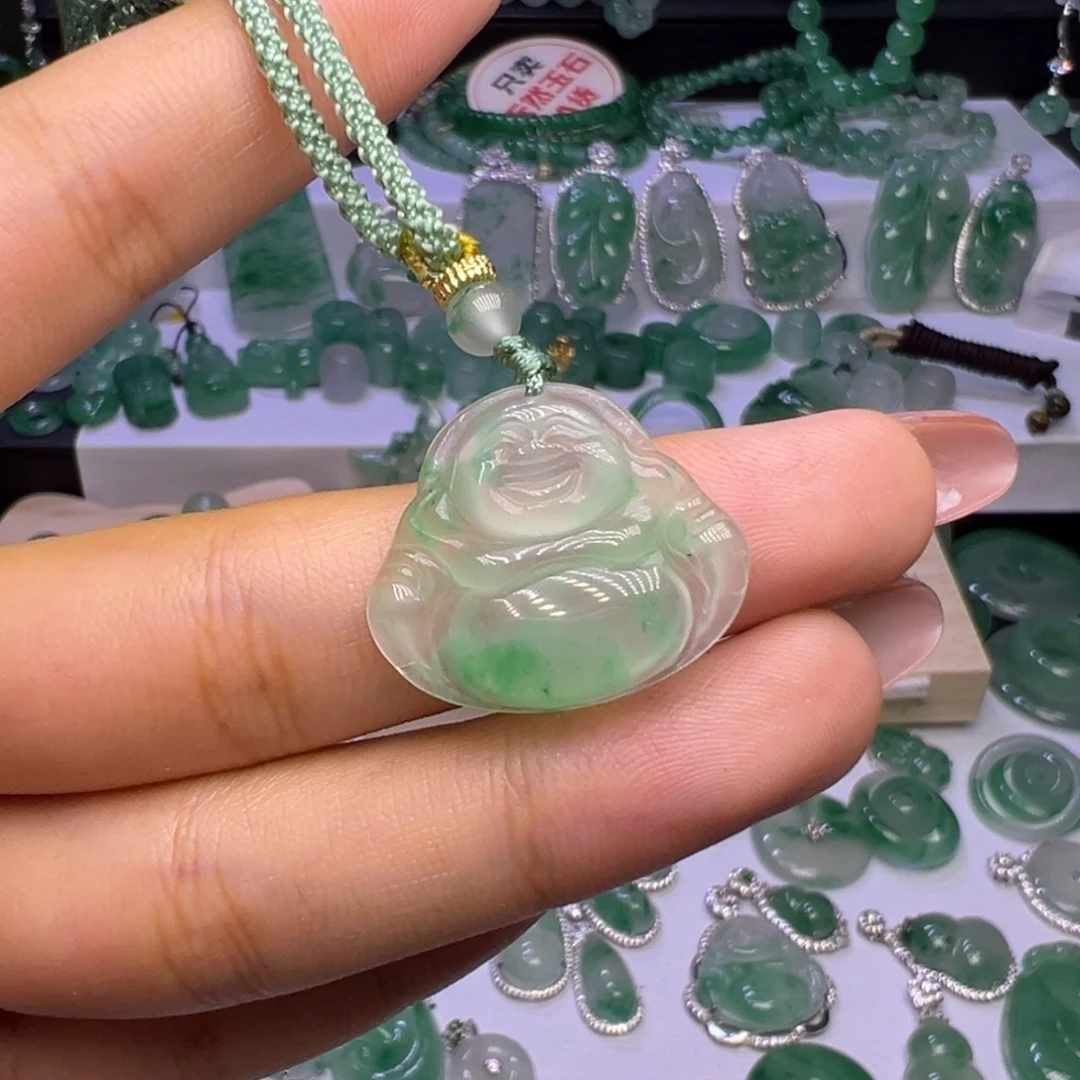 颈饰未镶嵌石英质玉（非洲翠）