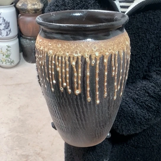 紫砂花盆口20高30，黑流釉气泡款