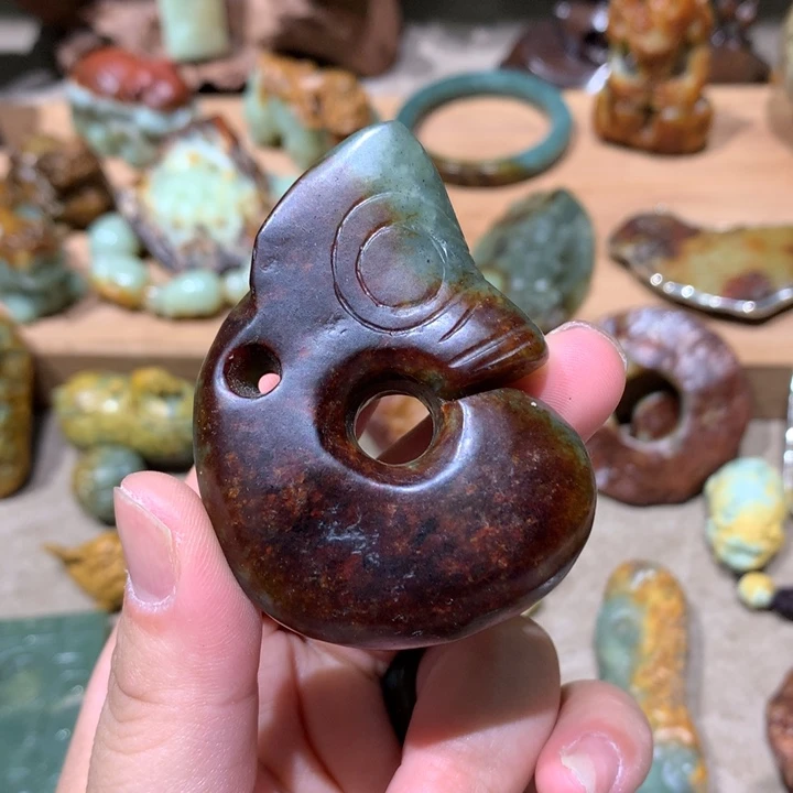 未镶嵌岫岩河磨玉（透闪石质玉）把件