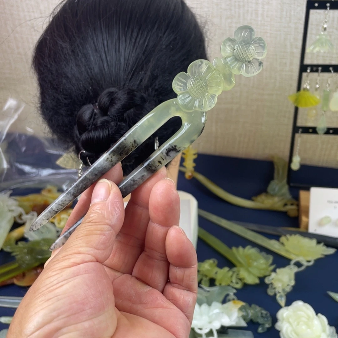 小***伟未镶嵌蛇纹石玉发饰