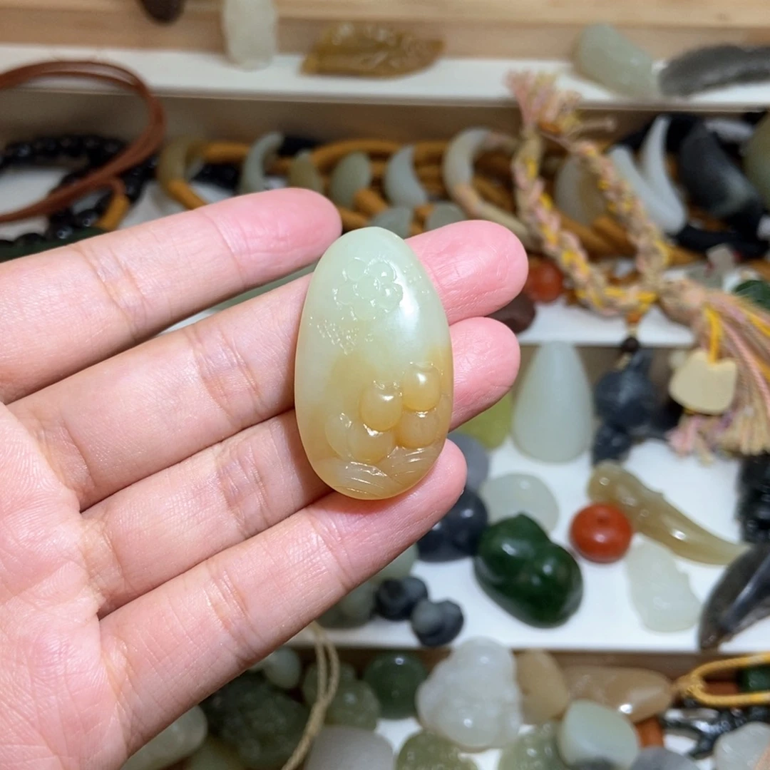 小***慧和田玉未镶嵌颈饰