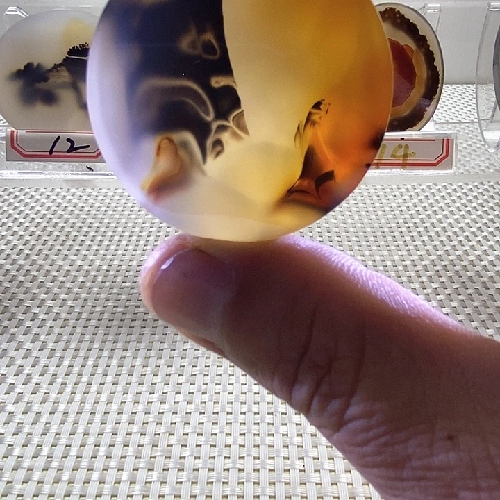 一***亮未镶嵌颈饰玛瑙/玉髓