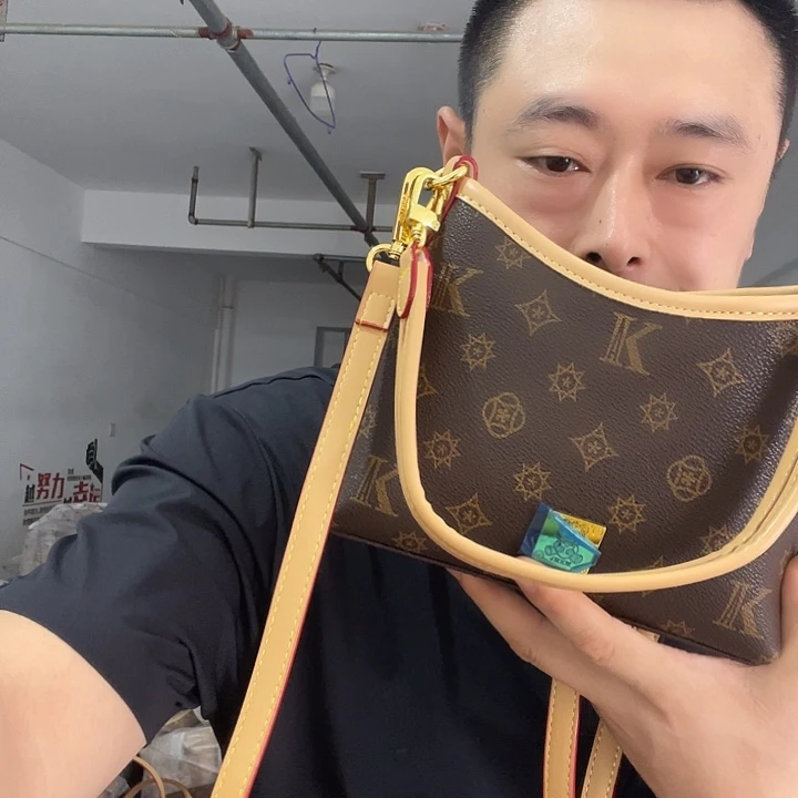 蚕丝水牛皮（革）PVC小牛皮（革）牛皮（革）