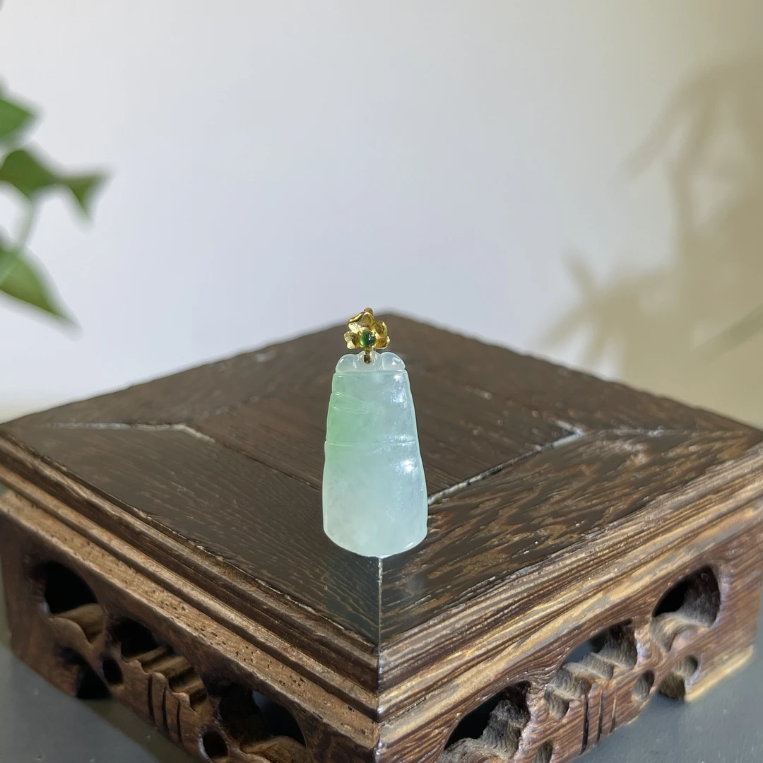 JGB24-35  天然缅甸A货翡翠  18K扣节节高升