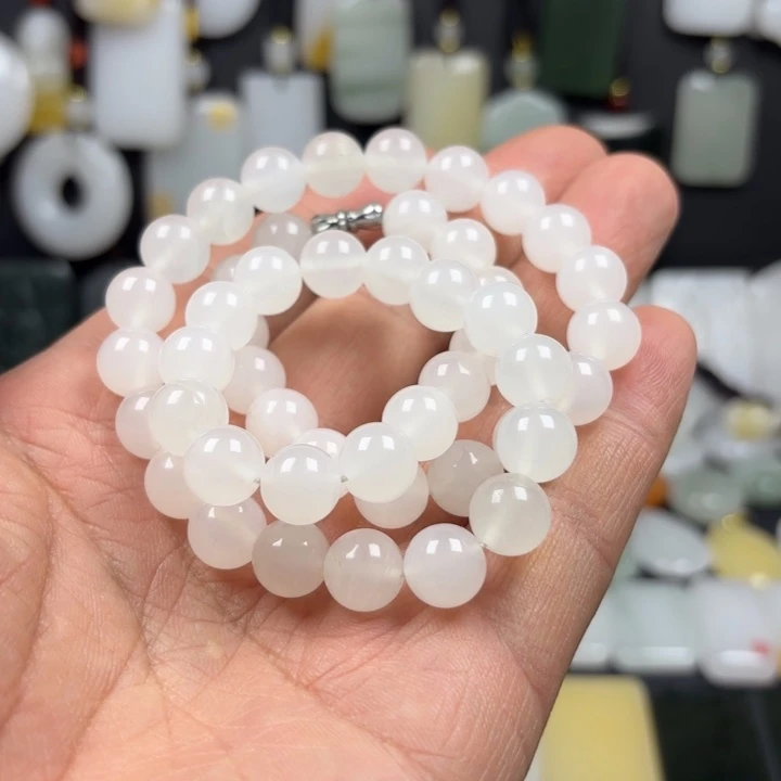 石英质玉（金丝玉）未镶嵌颈饰