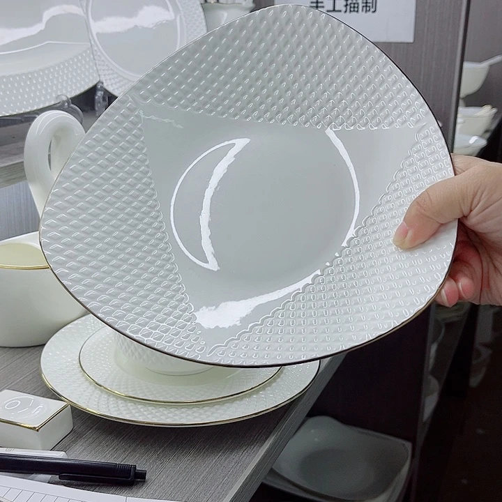 景德镇高端骨瓷三角盘