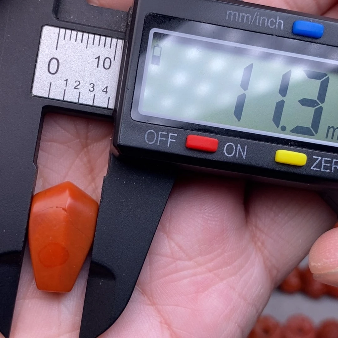 南红玛瑙配饰未镶嵌有瑕疵