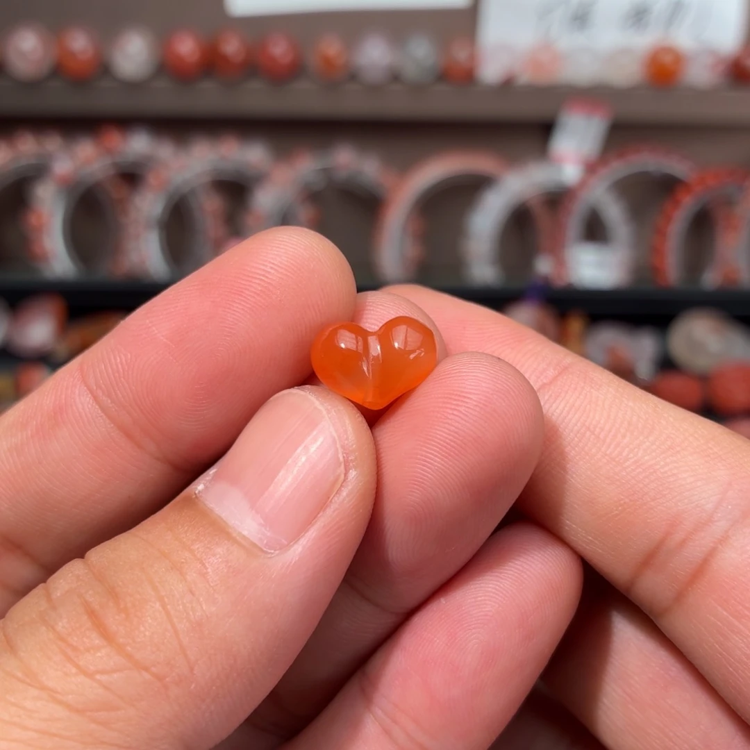 南红玛瑙未镶嵌川料屁桃