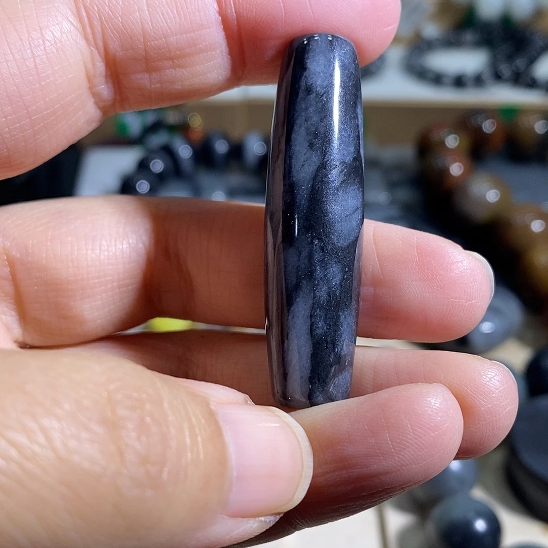 石英质玉未镶嵌颈饰