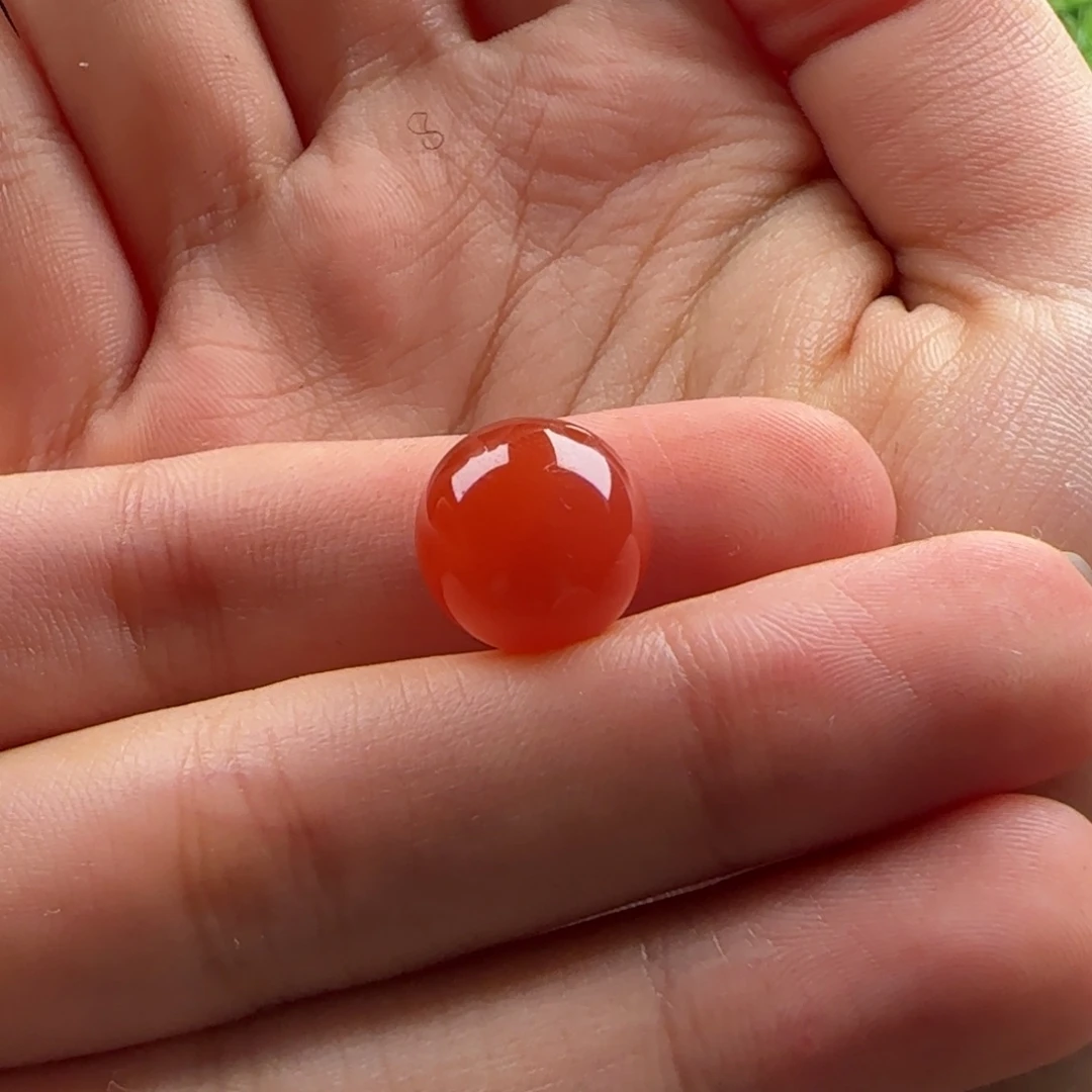 用***8南红玛瑙未镶嵌圆珠12.7有白纹